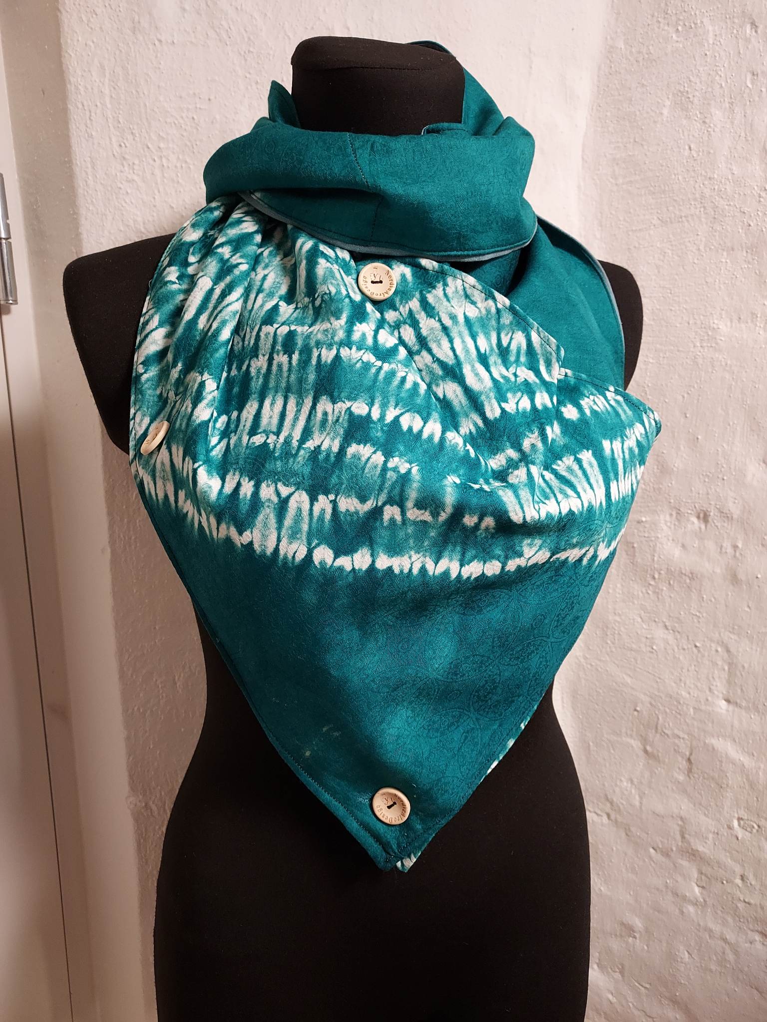 Lightweight organic scarves