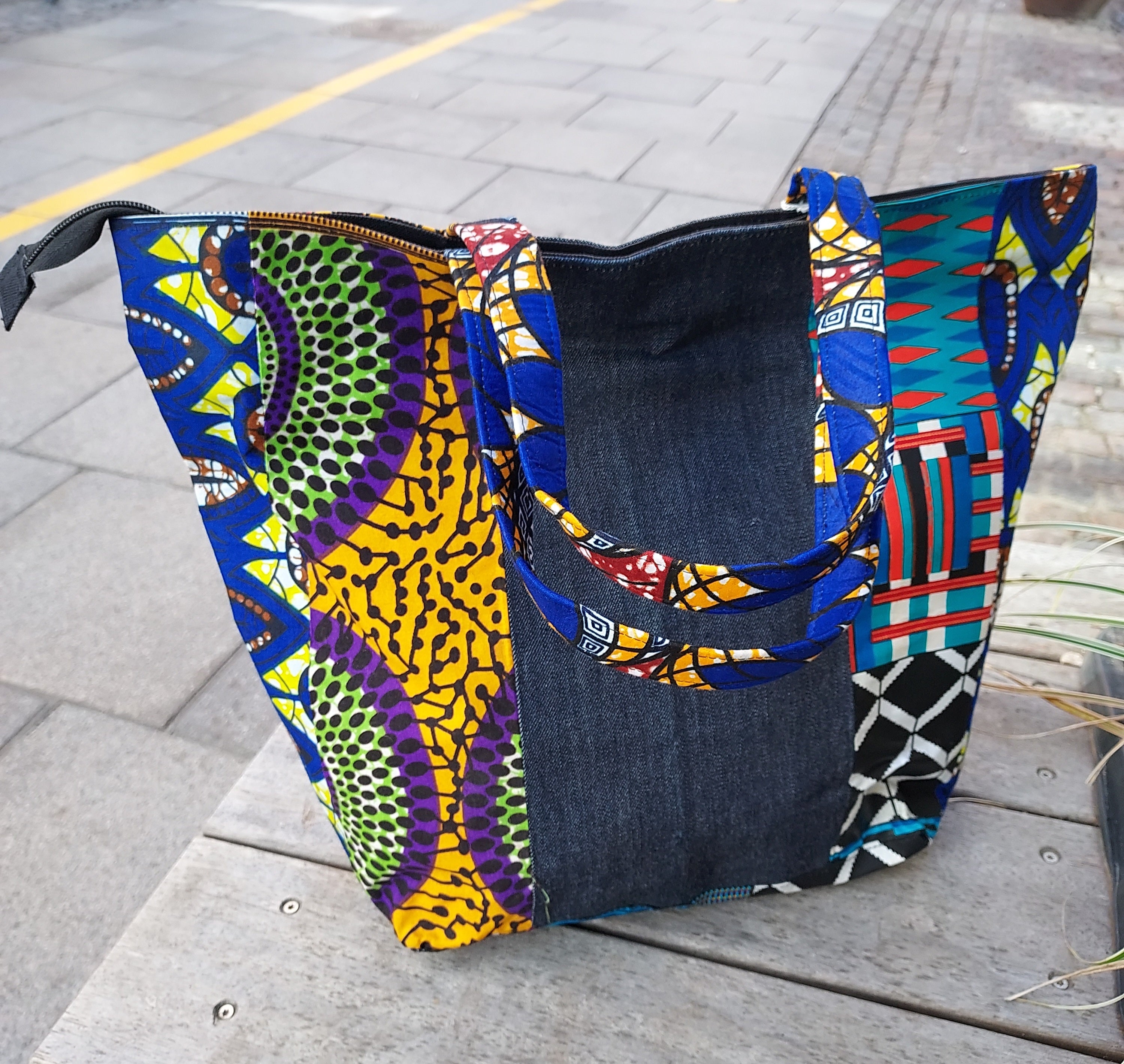 Håndtaske i deminmix med afrikansk mønster /Handbag in demin mix with african patients