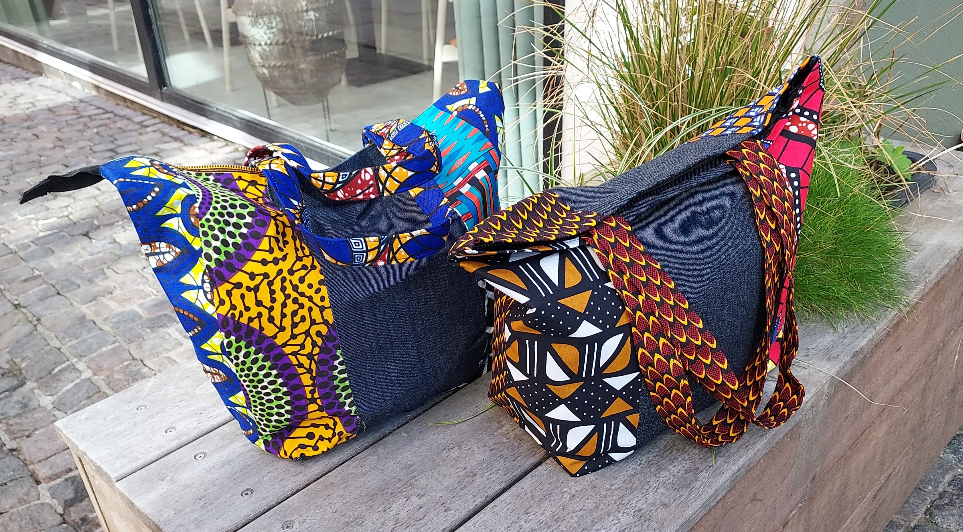 Håndtaske i deminmix med afrikansk mønster /Handbag in demin mix with african patients